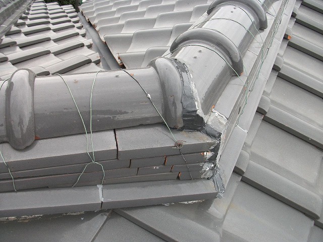 棟の曲がっている部分にシーリング材